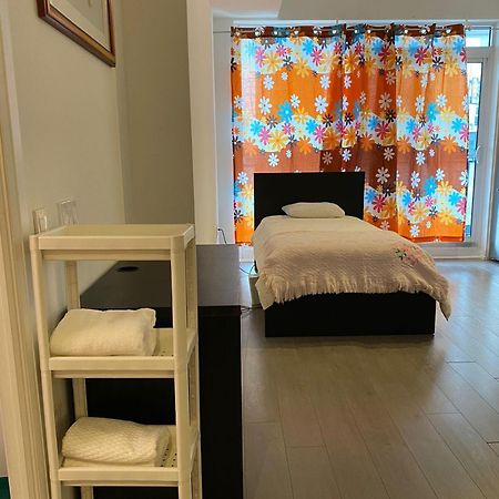 Cozy Holiday Home トロント エクステリア 写真
